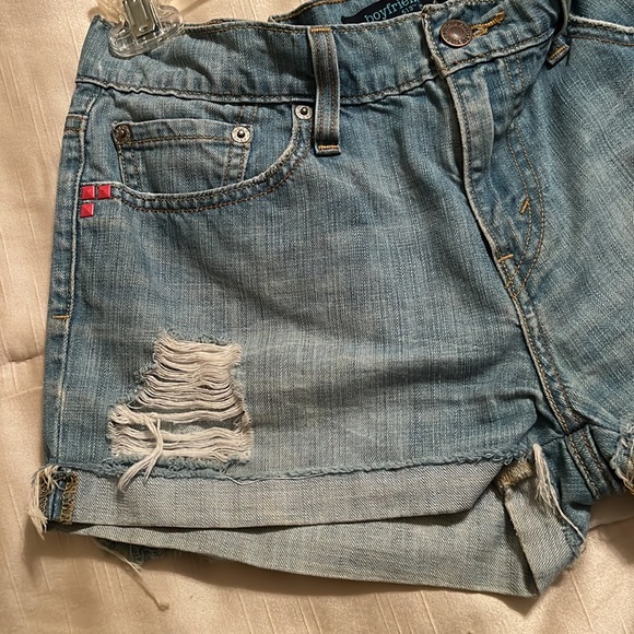 Levi’s Boyfriend Jean Shorts - Picture 4 of 9